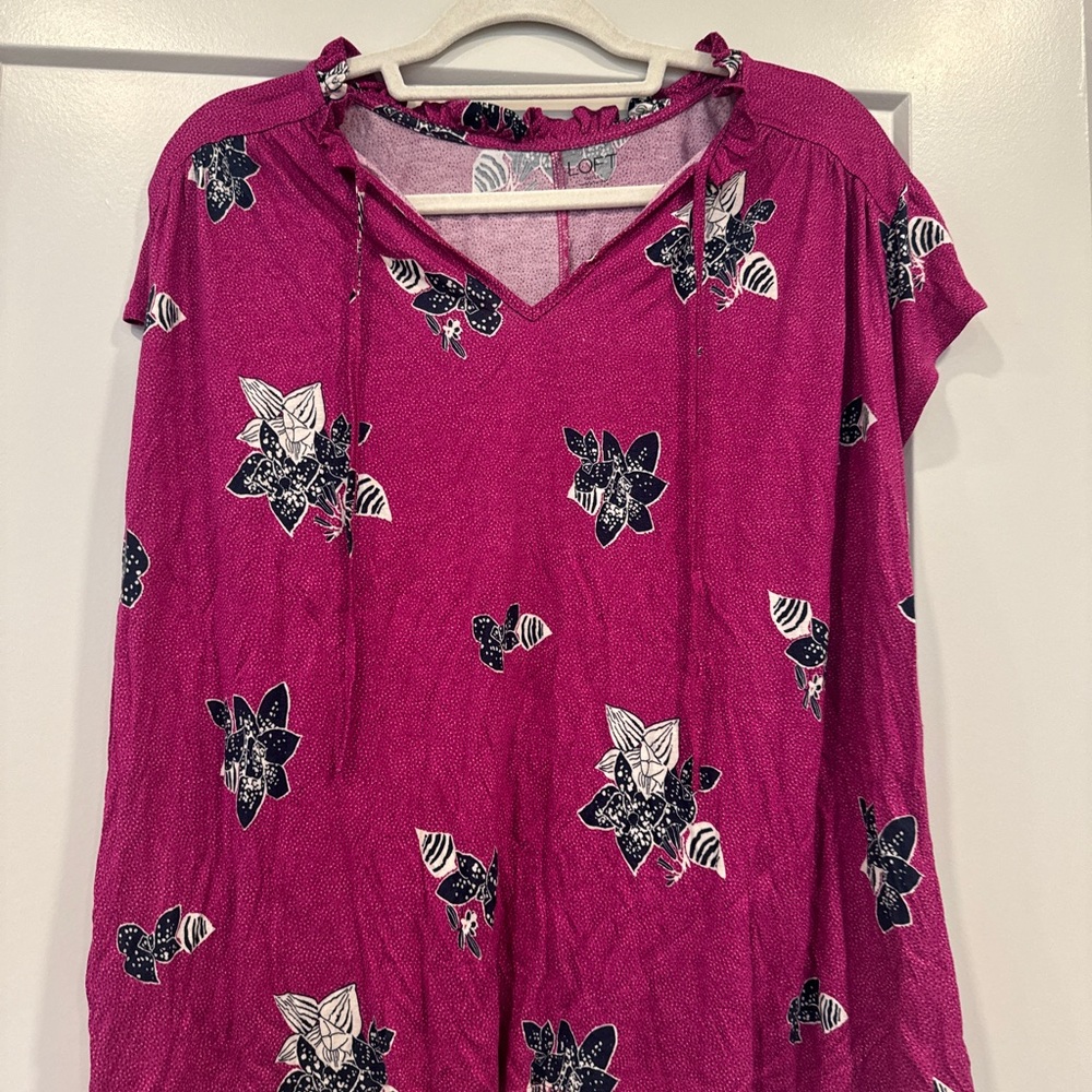 LOFT Women's Magenta Floral Top